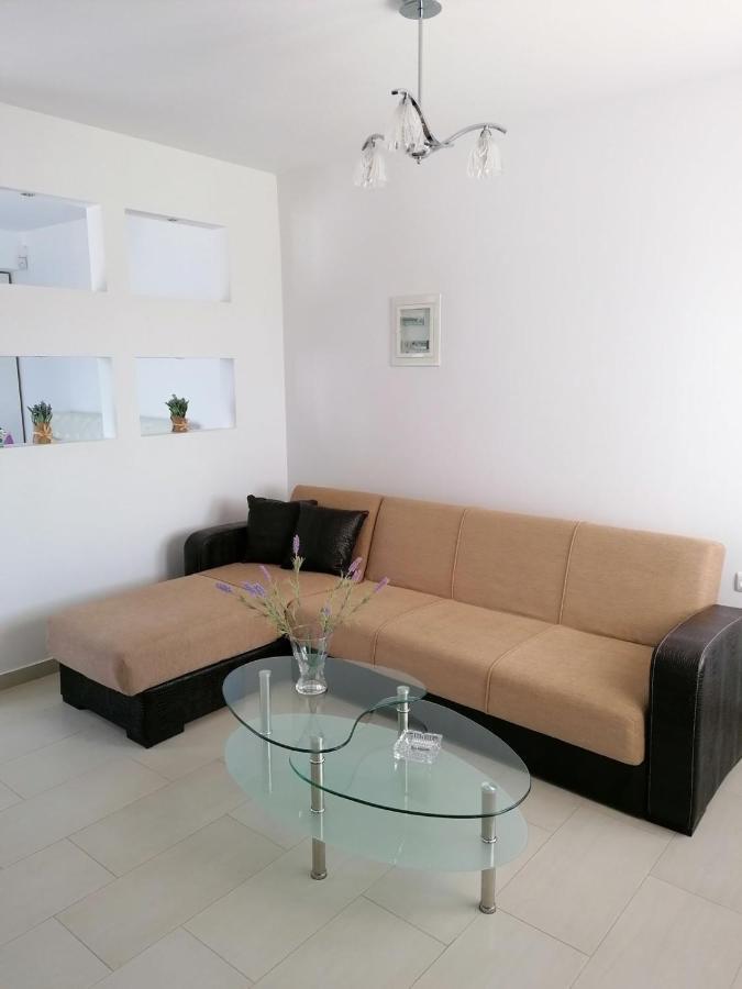 Nikitihouse 1 *